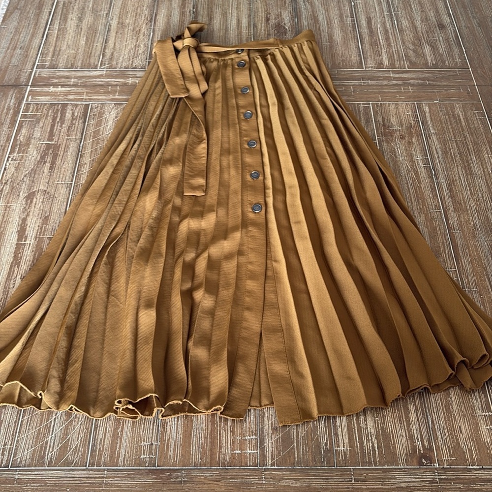 Women's Pleated Button-Front Midi Skirt in Mustard
